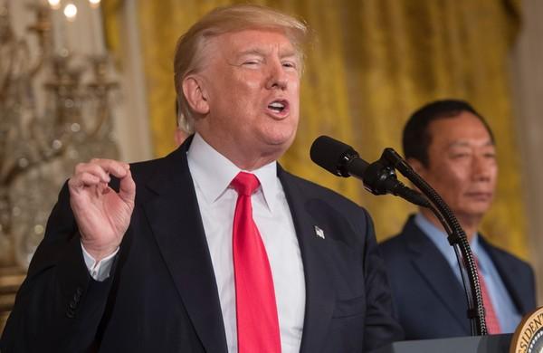 郭台铭出走了 你有没有看到蔡英文偷偷在哭?.png