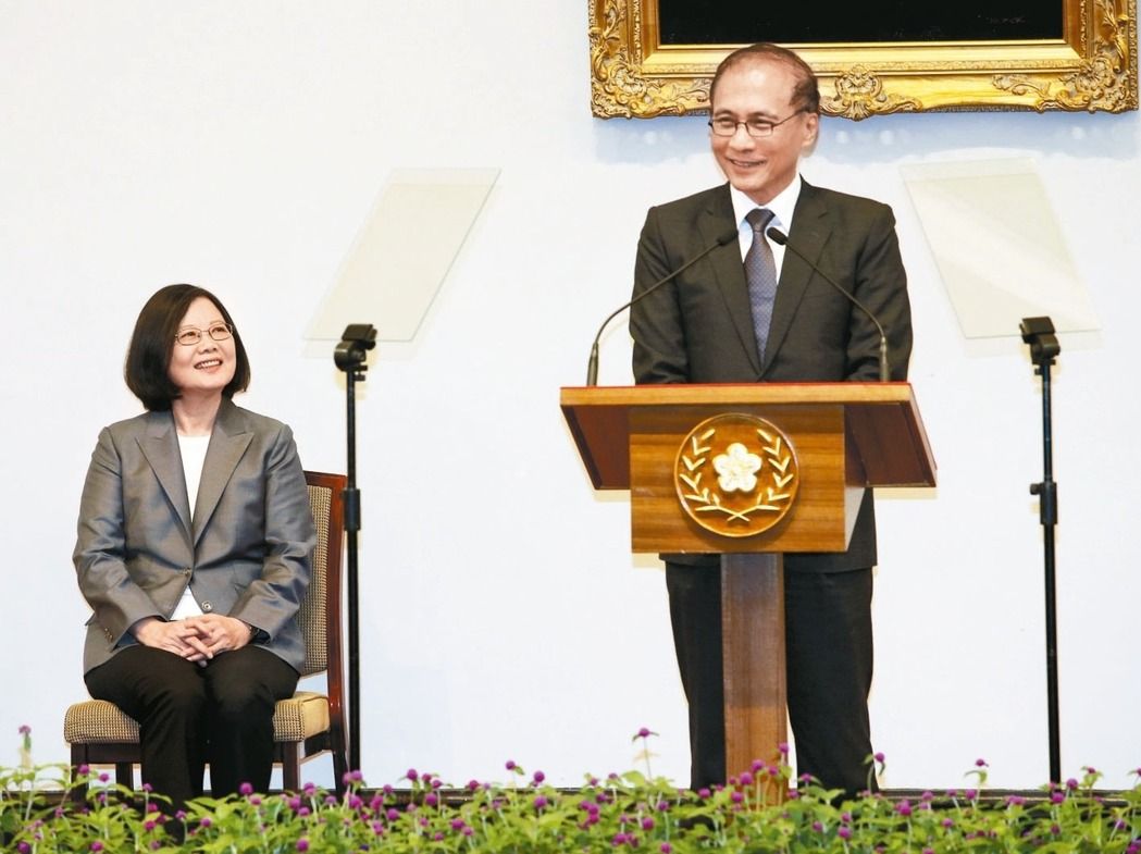 上任1年多为蔡英文背黑锅N次,"背锅侠"林全用完惨被弃 上任1年多为蔡英文背黑锅N次,"背锅侠"林全用完惨被弃