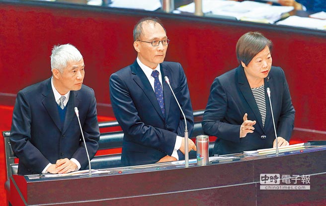 上任1年多为蔡英文背黑锅N次,"背锅侠"林全用完惨被弃 上任1年多为蔡英文背黑锅N次,"背锅侠"林全用完惨被弃