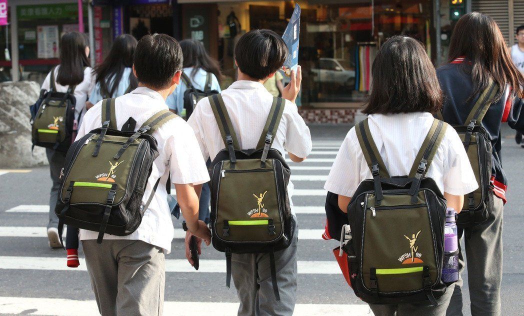 各国王室争相学中文 台湾竟为学几篇古诗文争论不休 各国王室争相学中文 台湾竟为学几篇古诗文争论不休