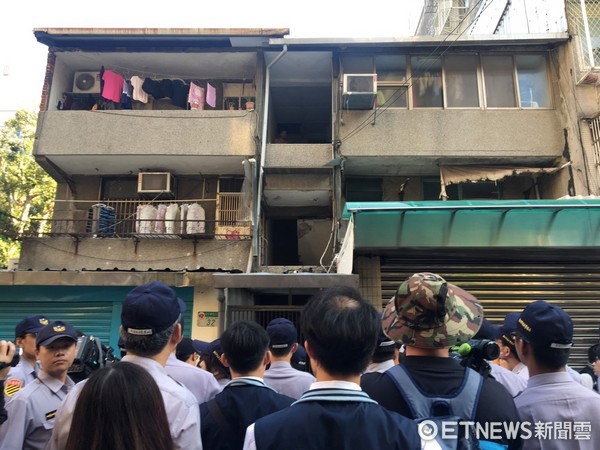 台当局查封国民党不动产遇阻 欲强开大门遭2锁匠拒绝 台当局查封国民党不动产遇阻 欲强开大门遭2锁匠拒绝