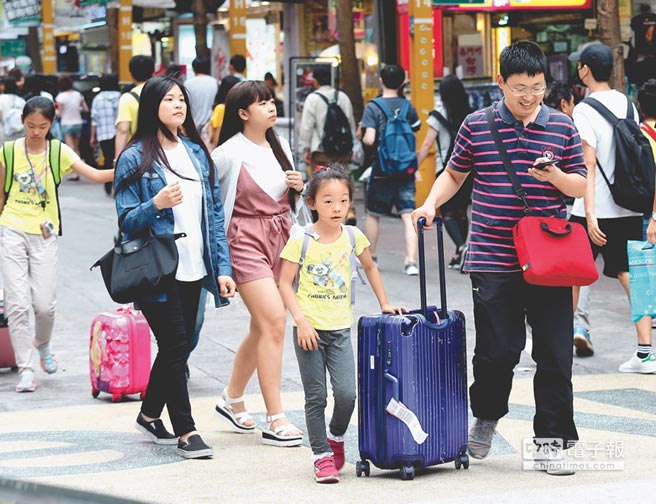 ʮһ���γ�ϯ��ȫ���� ���"�󵰸�"̨��ֻ�ܿ�����ˮ