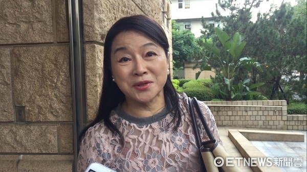 周玉蔻开撕柯文哲绿营没人帮 哽咽抱怨反遭对方一通骂 周玉蔻开撕柯文哲绿营没人帮 哽咽抱怨反遭对方一通骂