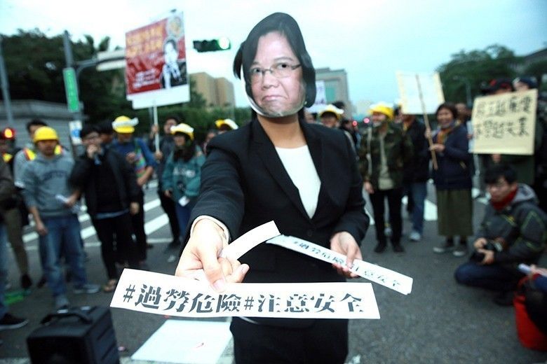 自家人背弃、民众以命相搏 民进党被指遇最强"政治危机".jpg