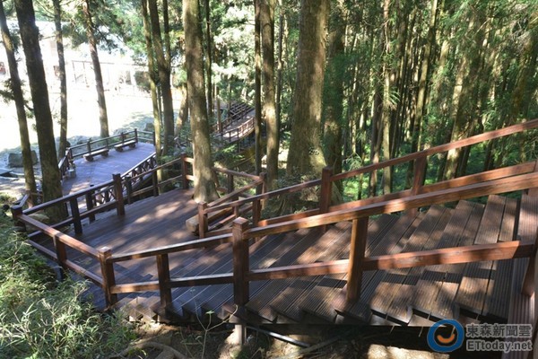 ���Ӱ���ɽľ��԰��ȫ��ľջ����