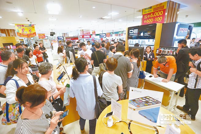 iPhone 6热卖 鸿海9月营收暴冲5成 iPhone 6热卖 鸿海9月营收暴冲5成