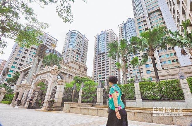 台北拟降“豪宅税”网友讽:柯P要帮自己豪宅解套 台北拟降“豪宅税”网友讽:柯P要帮自己豪宅解套