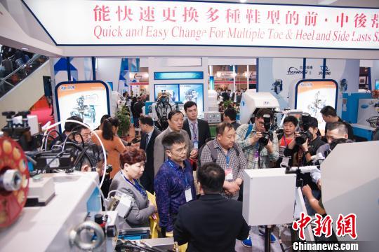 “体博会”台湾馆大受欢迎。 李南轩 摄