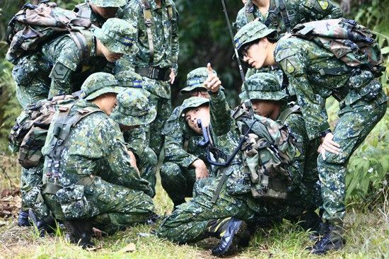 台军战斗部队士兵将加薪 提升募兵诱因(图) 台军战斗部队士兵将加薪 提升募兵诱因(图)