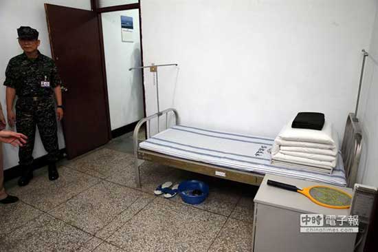 马英九将成文台湾历史上首位夜宿连长寝室的“三军统帅”。 马英九将成文台湾历史上首位夜宿连长寝室的“三军统帅”。