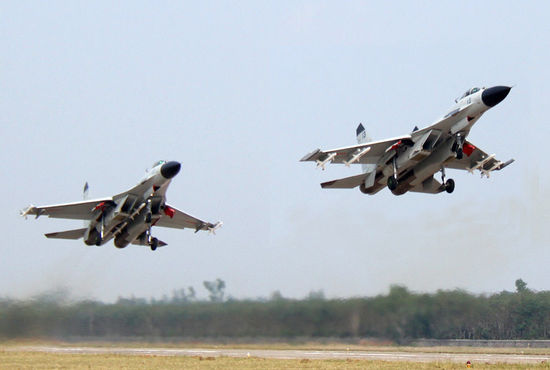 台湾军方称监控解放军军机穿巴士海峡军演(图