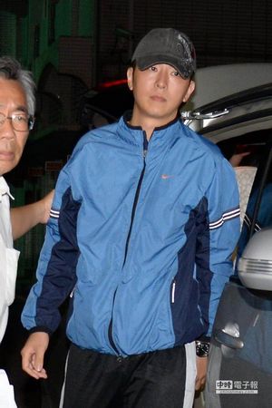 ̨�������˳ɴ����˵ǰ����� ����"���Ժ"����(ͼ)