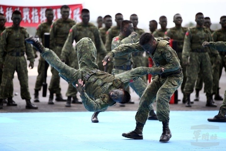 ���ʺ�ִ�С���ն�ס��Ĳ��ӱ���ȥվ�ڴ���