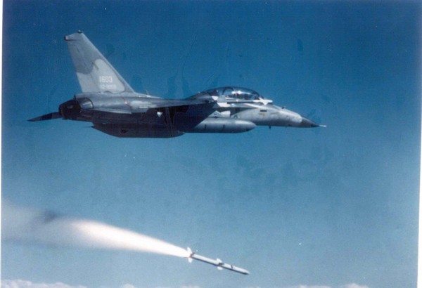 ̨���ɵ�����ը�پ���׹�� ̨��첿��Ҫ���ֵ�����.jpg