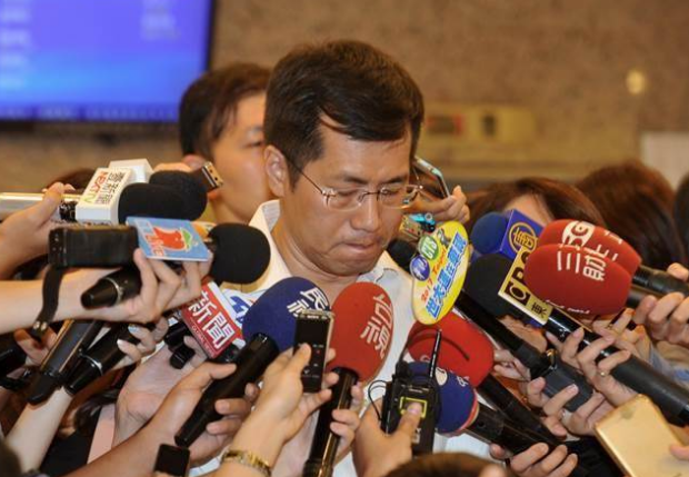 台湾网友爆料:有“立委”竟在办公室与助理嘿咻 台湾网友爆料:有“立委”竟在办公室与助理嘿咻