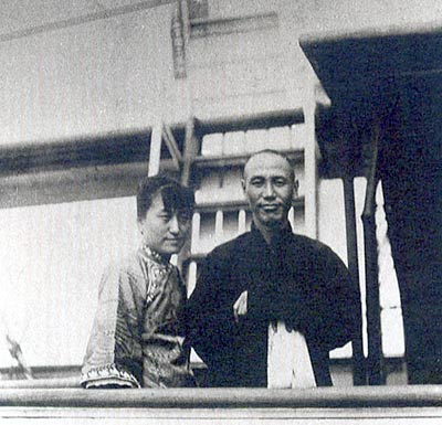 陈洁如是蒋介石和宋美龄结婚之前的夫人,也是继元配毛福梅和侧室姚冶诚之后的又一伴侣。蒋介石于1922年和陈洁如结婚,1927年离婚,前后共同生活了6年。