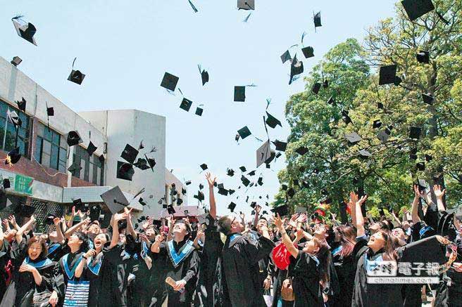 2014学年度,台湾有29个博士班注册率挂零,高校博士招生面临困境 2014学年度,台湾有29个博士班注册率挂零,高校博士招生面临困境