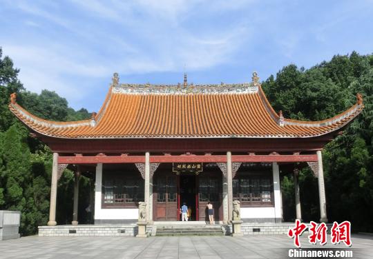 海峡两岸记者巍巍麓山追忆抗战烽火(图) 海峡两岸记者巍巍麓山追忆抗战烽火(图)