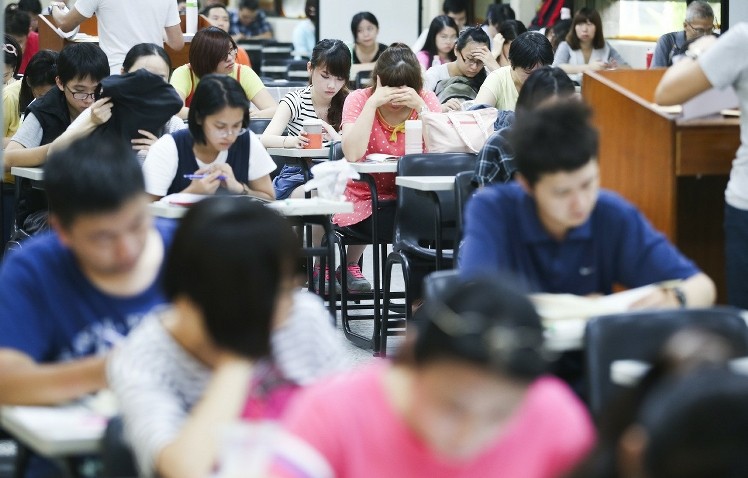 台湾公务员普考今日开考 5万人抢千个职缺(组图) 台湾公务员普考今日开考 5万人抢千个职缺(组图)