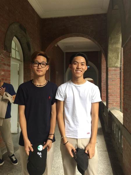 ̨��У��������׸���ѧ�� ��һŮ�ж���