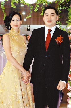 台塑集团长孙王泉仁与李晶晶。(台湾《中国时报》)