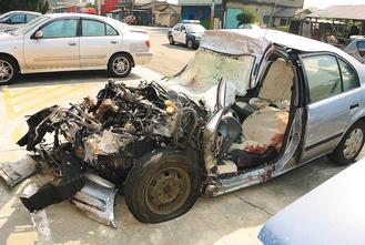 三人疑边喝酒边开车致车祸死亡车毁如废铁(图)