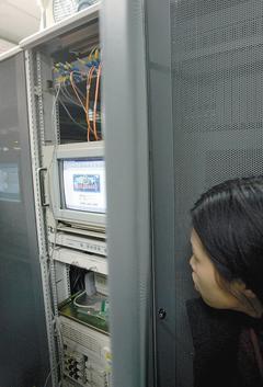 台湾新调查官守监听机房36小时憋尿成膀胱炎