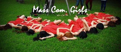 台湾大学生拍“美女月历”秀美腿小露性感(图)