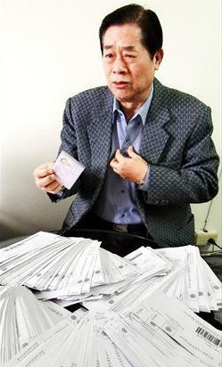 身障老翁1天接500张停车罚单:这是变相坑钱(图)