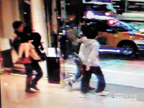 俏护士夜店喝醉险遭“捡尸”惊醒反抗包被抢走