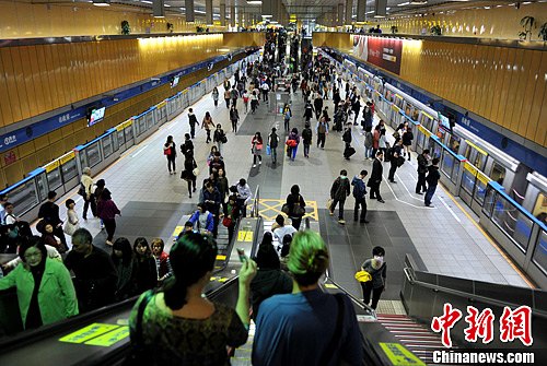 台北地铁1820间厕所一年堵500次曾挖出猪脚