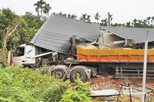 ��ʻʱ˯��Ϯ��̨���Ӽ�ɰʯ��ײ�����ݣ�ͼ��