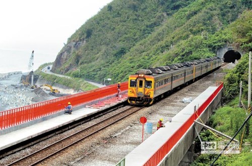 台铁多良站栏杆重漆经典红色最美小站回来了(图)