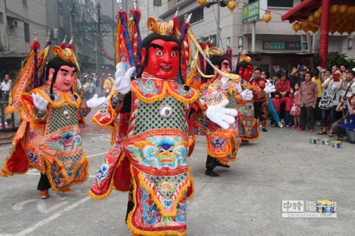 台北瑶池金母出巡民众下载APP可知神轿位置(图)