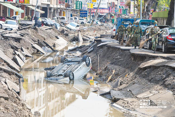 高雄“腹背受敌” 气爆案未结登革热患者又激增