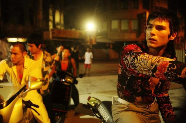 新竹黑二代19岁自任帮主,开枪砍人断人手骨。(网络图,图文无关) 新竹黑二代19岁自任帮主,开枪砍人断人手骨。(网络图,图文无关)