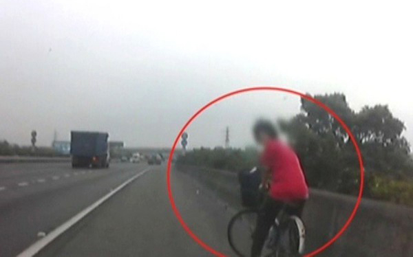 Ůѧ��˯��ͷ�������г�׷У���ϸ��ٹ�·