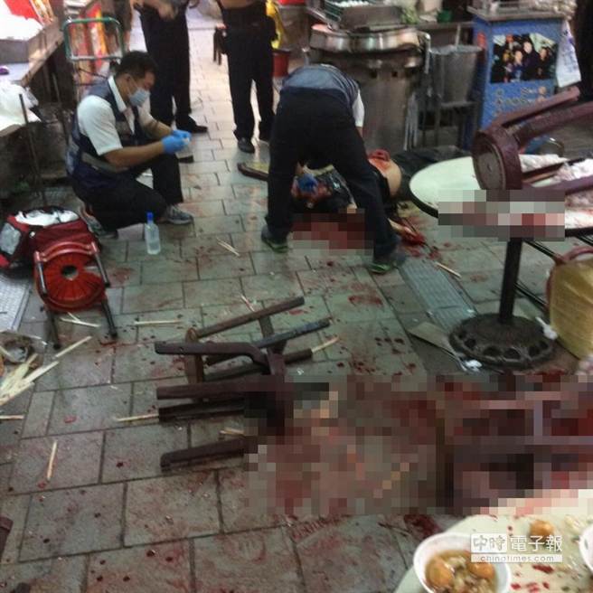 新竹市城隍庙惊传砍人事件。一对情侣遭男子砍杀,现场血迹斑斑 新竹市城隍庙惊传砍人事件。一对情侣遭男子砍杀,现场血迹斑斑