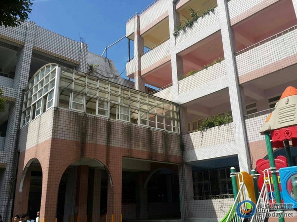 台北市信义区兴雅小学遭精神异常男闯入,发生挟持学童事件。(台媒图) 台北市信义区兴雅小学遭精神异常男闯入,发生挟持学童事件。(台媒图)