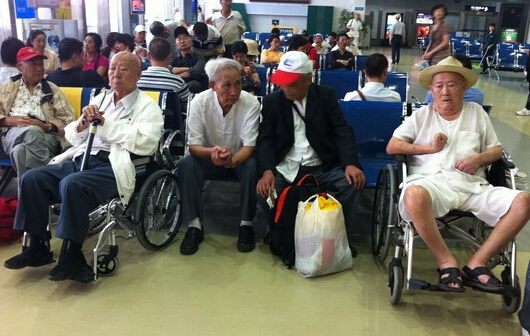 �����о�������δ��̨���˿ڽ��ݡ������������Σ����������ͼ��