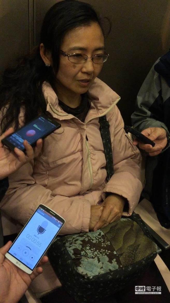 幸存者家属:盼媒体关注飞安 回忆坠机过程也是种伤害 幸存者家属:盼媒体关注飞安 回忆坠机过程也是种伤害