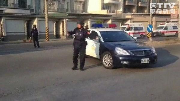 台湾高雄监狱发生劫持狱警事件,典狱长被挟持。(台媒图) 台湾高雄监狱发生劫持狱警事件,典狱长被挟持。(台媒图)