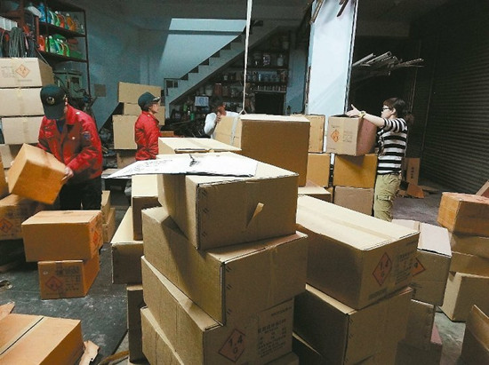 台东一屋主囤七吨炮竹邻居:像住在火药库旁边