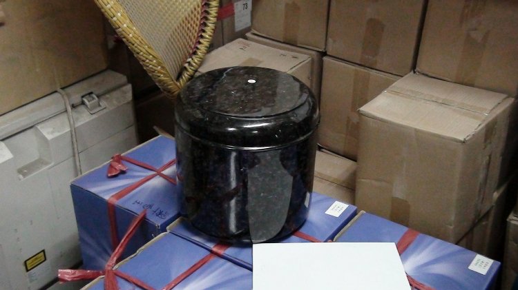 台北3窃贼偷车竟偷到50个骨灰坛 急还回遭逮 台北3窃贼偷车竟偷到50个骨灰坛 急还回遭逮