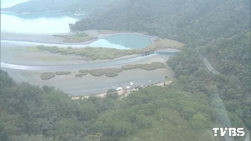 台湾缺水:日月潭水位下降沙洲裂痕明显(图) 台湾缺水:日月潭水位下降沙洲裂痕明显(图)