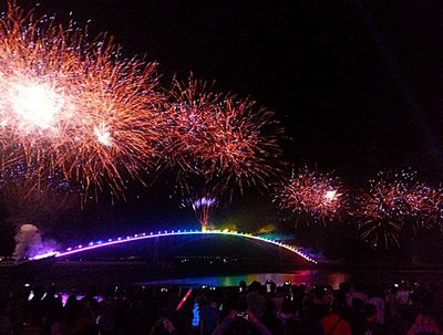 澎湖海上花火节开场绚丽烟火让民众惊呼连连(图)