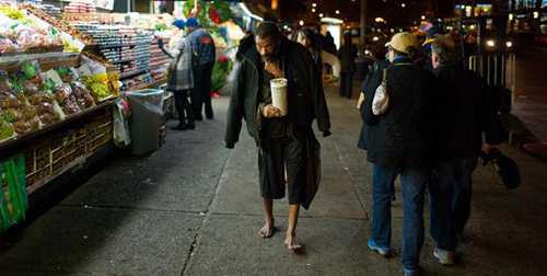 台湾男子车站苦等女友20年 公文包男成流浪汉 台湾男子车站苦等女友20年 公文包男成流浪汉