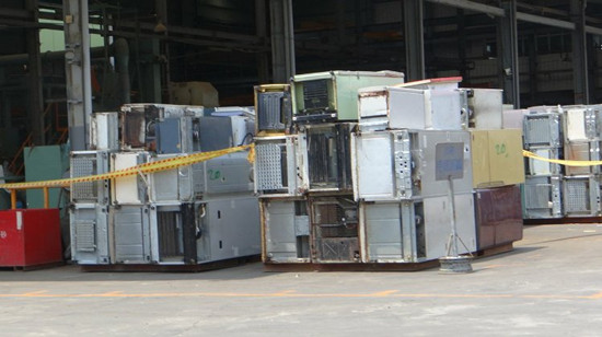 ���ձ����ڷ������԰׹�̨�Ͼ������ֳ����飨ͼ��