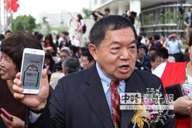 台湾远东集团旗下量贩店爱买南雅店今(29)正式开幕,是该品牌全台首家旗舰新概念店,远东集团董事长徐旭东亲自出席开幕仪式。 台湾远东集团旗下量贩店爱买南雅店今(29)正式开幕,是该品牌全台首家旗舰新概念店,远东集团董事长徐旭东亲自出席开幕仪式。