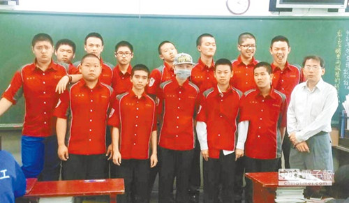 ���껼�����Ƶ���ͷ��ȫ��ͬѧ���ͷ��ͦ��ͼ��